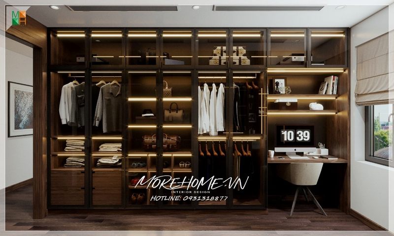 Bàn làm việc gỗ tự nhiên được thiết kế để tối ưu hóa diện tích không gian cùng với tủ quần áo.